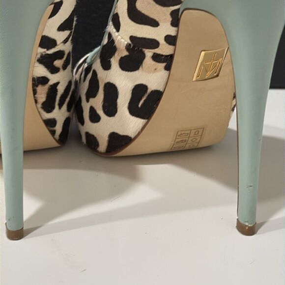 Women’s Heels - Picture 7 of 12